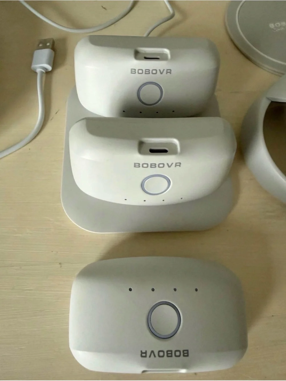Meta Quest 2 VR Bundle w/ BOBOVR Head Strap Dock Batteries Controllers - Picture 3 of 5
